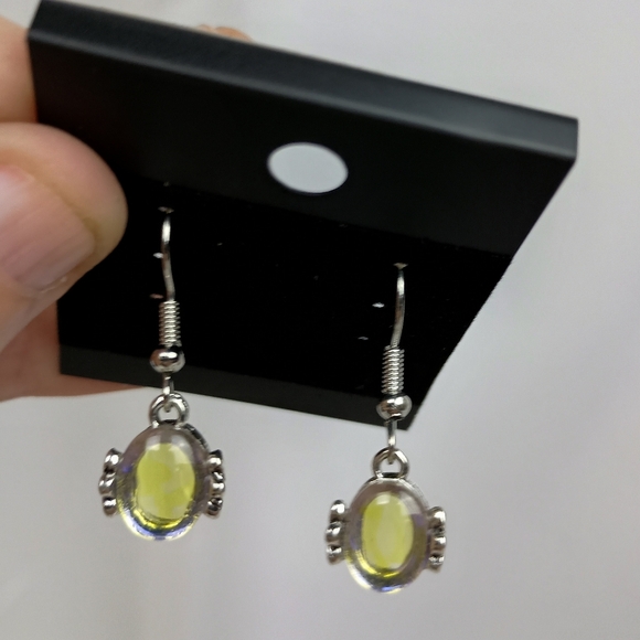 2/30$ Or 3/$35 Unique Quirky Dangle Earrings (#0279) - Picture 2 of 3